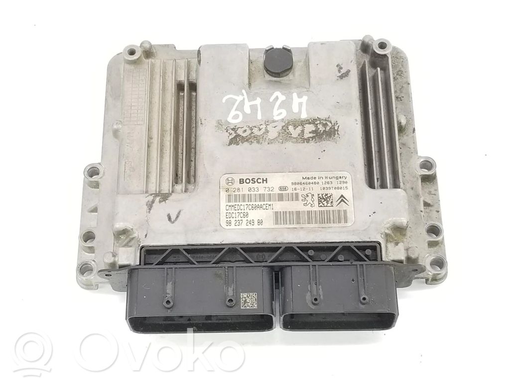 Peugeot 5008 II Engine control unit/module 