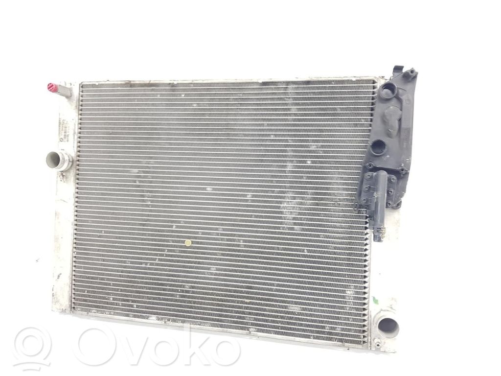 BMW 1 E81 E87 Dzesēšanas šķidruma radiators 