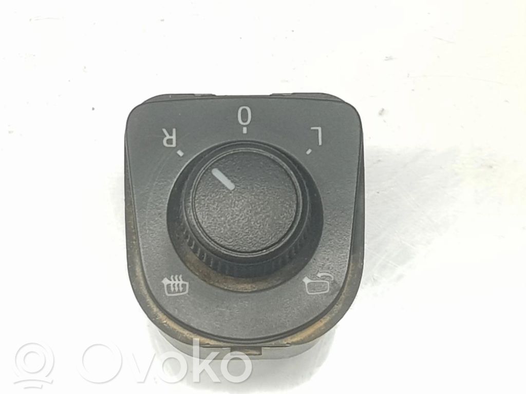 Volkswagen Golf IV Wing mirror switch 