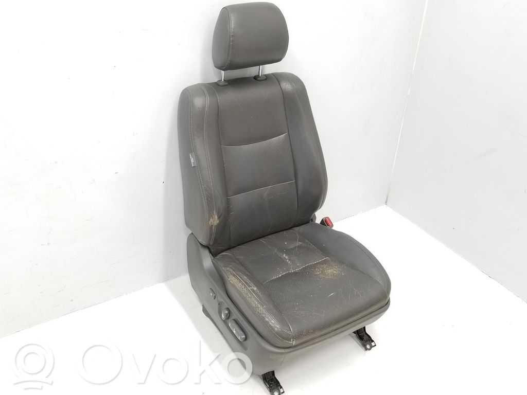 Toyota Land Cruiser (J120) Etumatkustajan istuin 