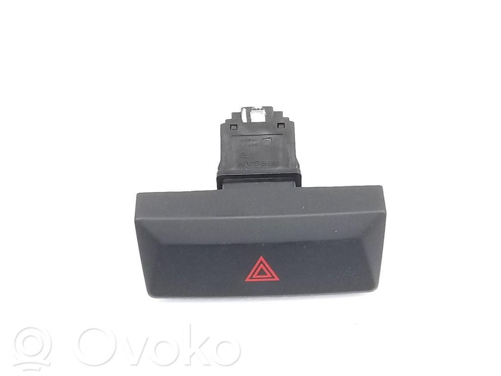Nissan Navara D23 Botón interruptor de luz de peligro 