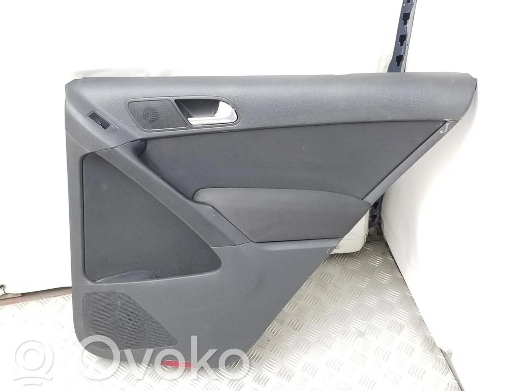Volkswagen Tiguan Boczki / Poszycie drzwi tylnych 