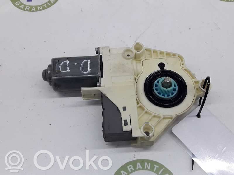Land Rover Discovery 4 - LR4 Etuoven ikkunan nostomoottori 