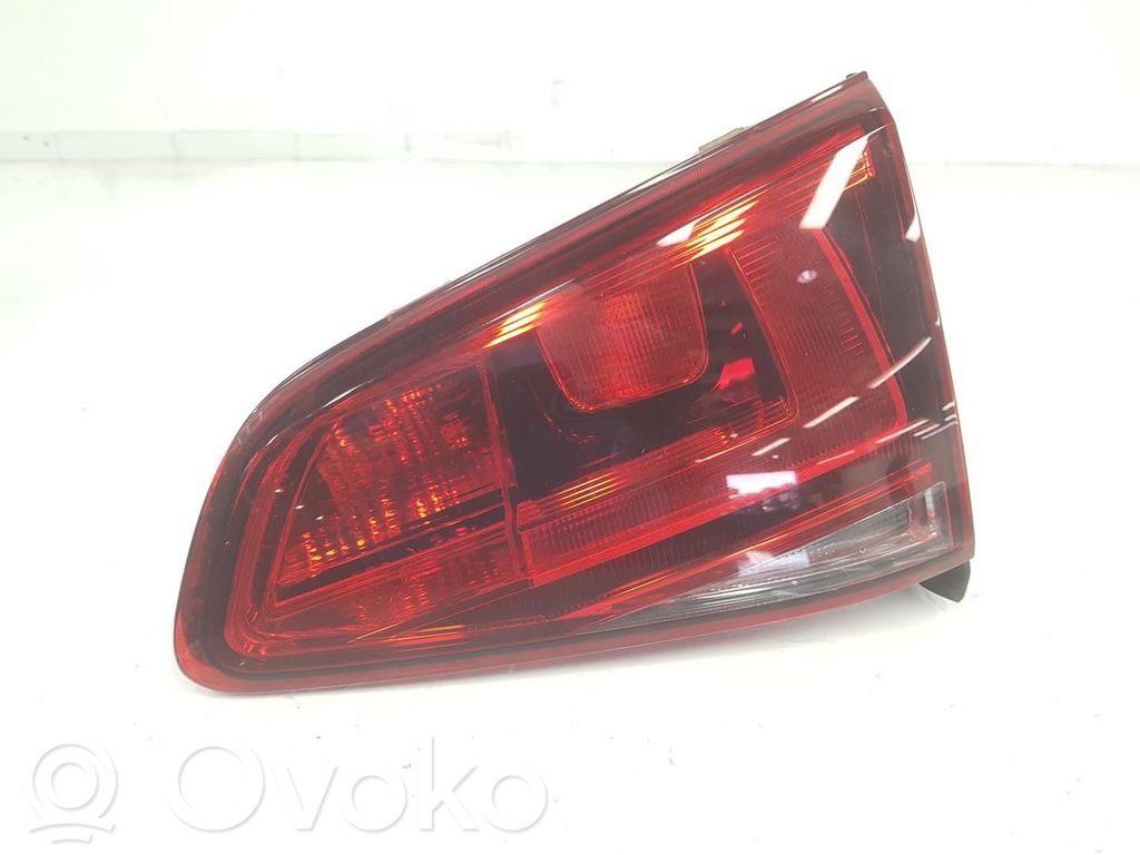 Volkswagen Golf VII Lampy tylnej klapy bagażnika