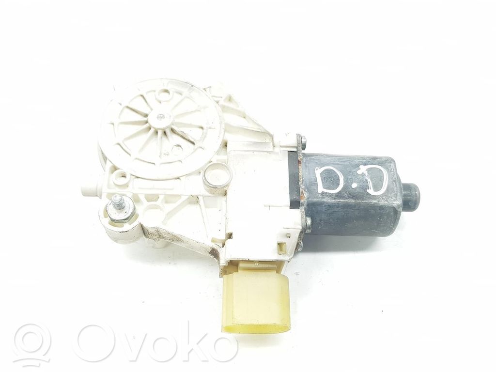 Motor del regulador de la ventanilla de la puerta delantera   67626927028,6927028