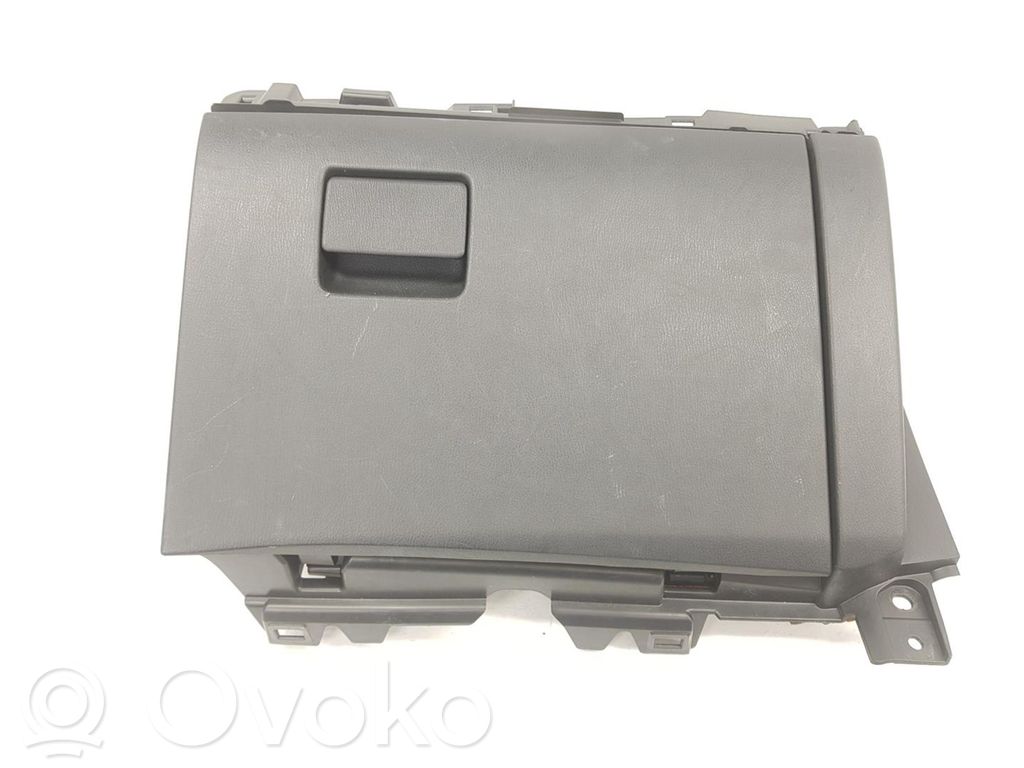 Guantera   KB7W64261,KB8C64030A02