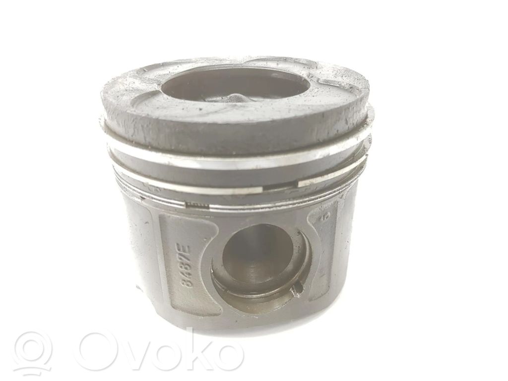 BMW 1 E82 E88 Piston 