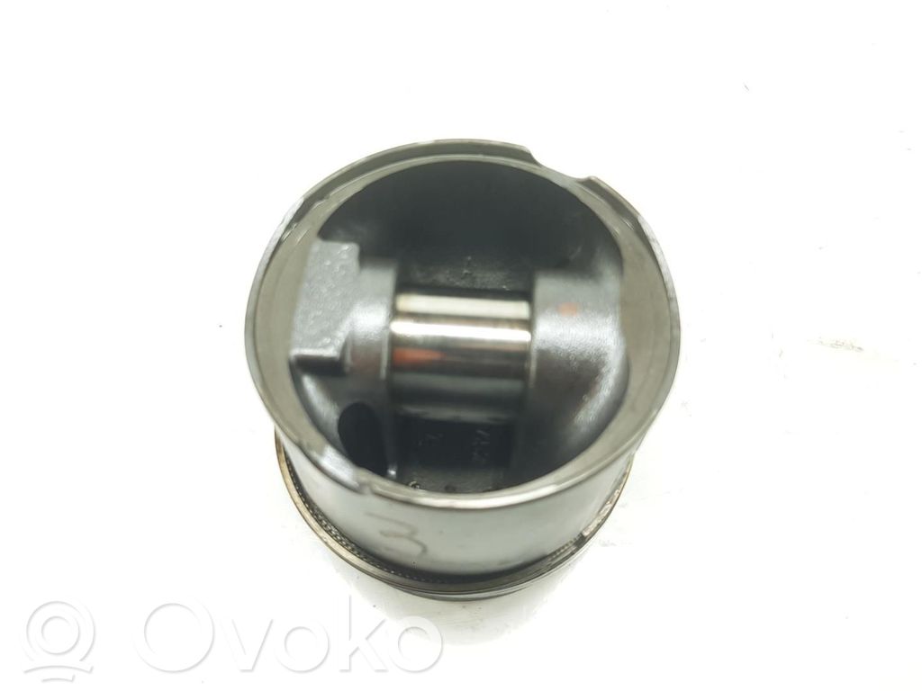 BMW X3 E83 Piston 