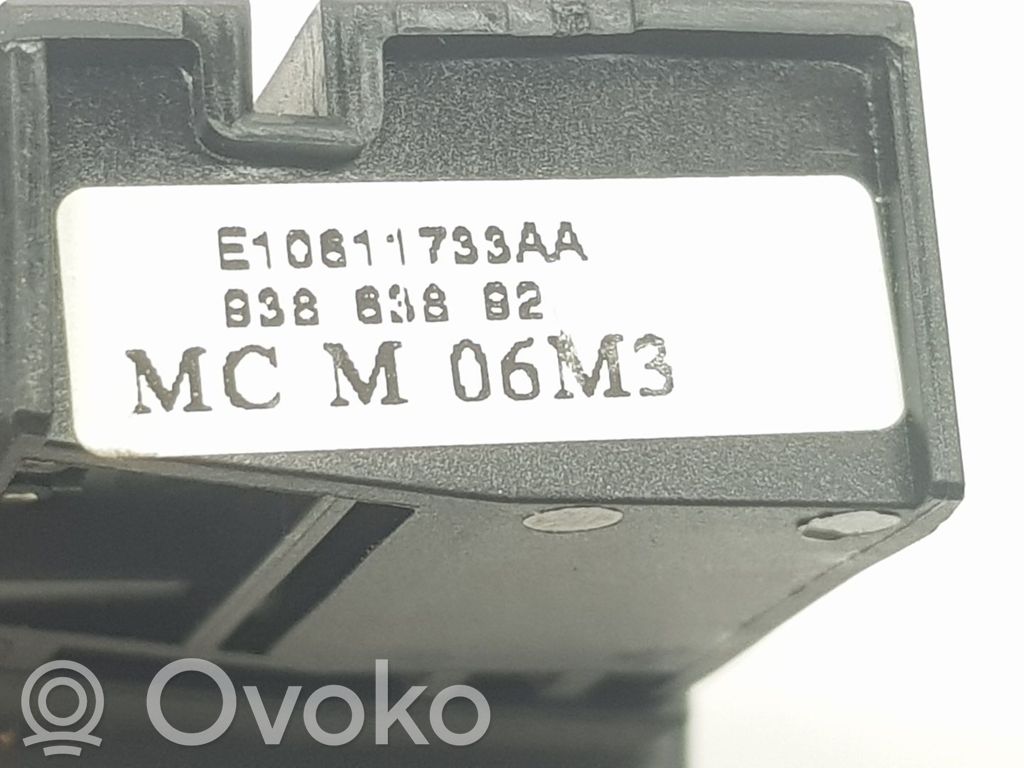 Opel Vivaro Boutons / interrupteurs volant 