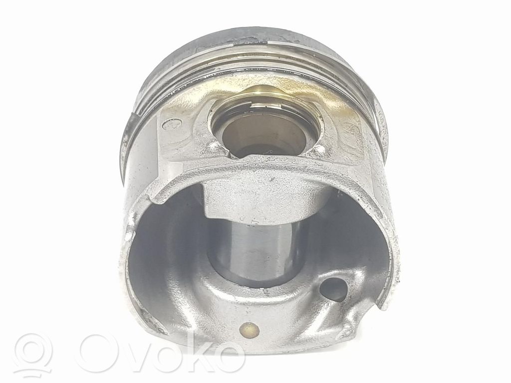 BMW 5 F10 F11 Piston 