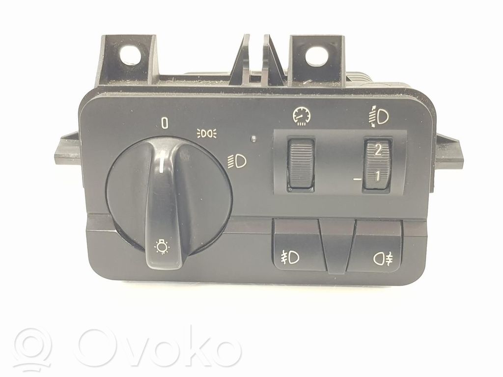 Lichtschalter   61318383226,9133015