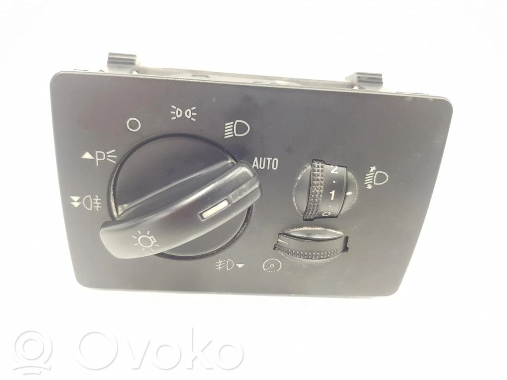 Interruptor de luz   1323821,4M5T13A024CA