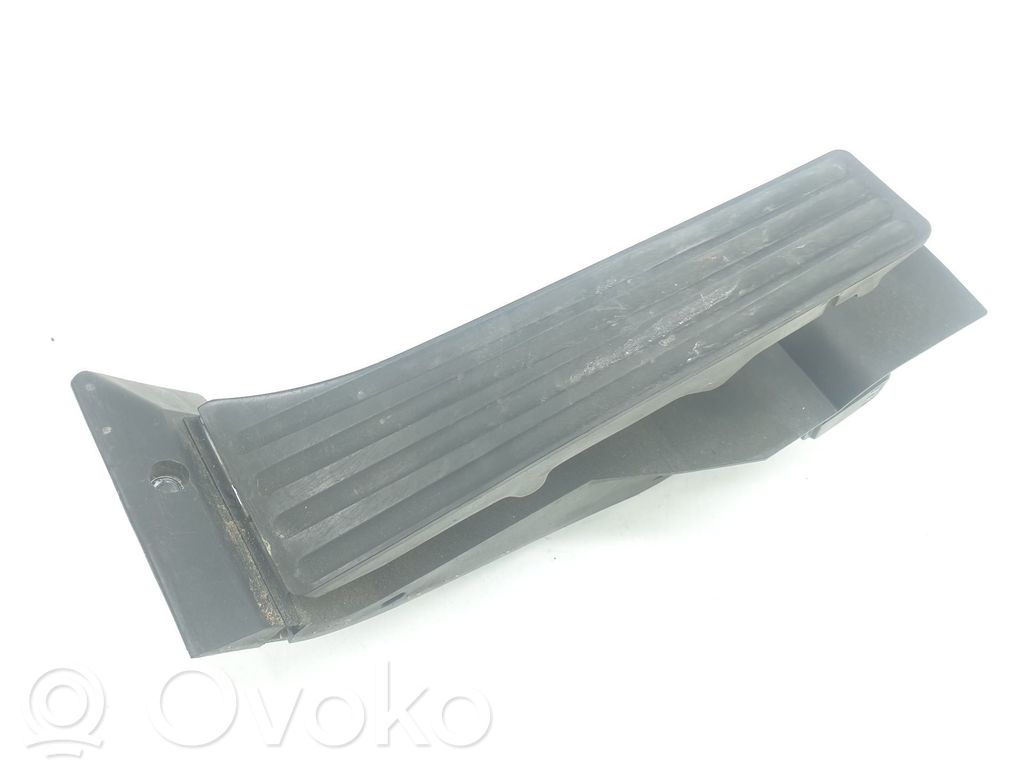 Accelerator throttle pedal   6860784,6889822