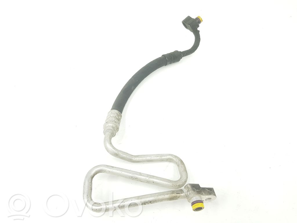BMW 5 E39 Ilmastointilaitteen putki (A/C) 