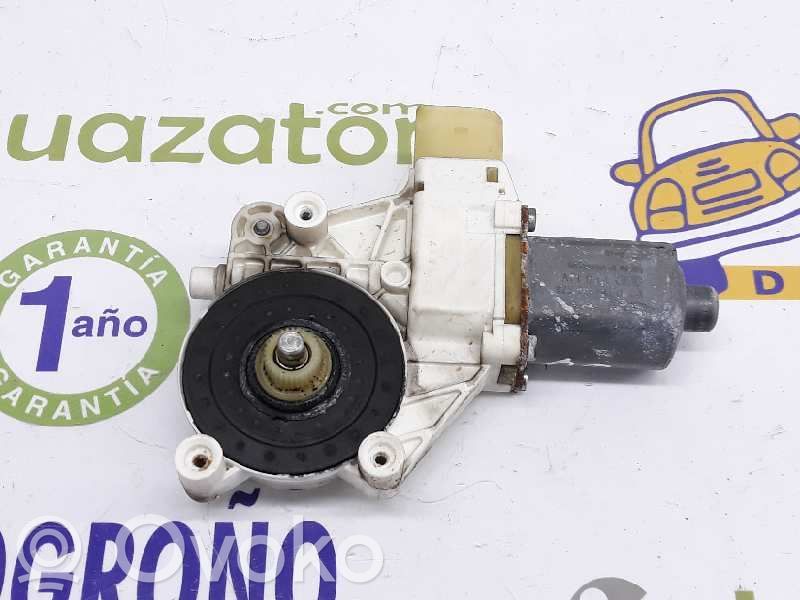 BMW 1 E81 E87 Front door window regulator motor 
