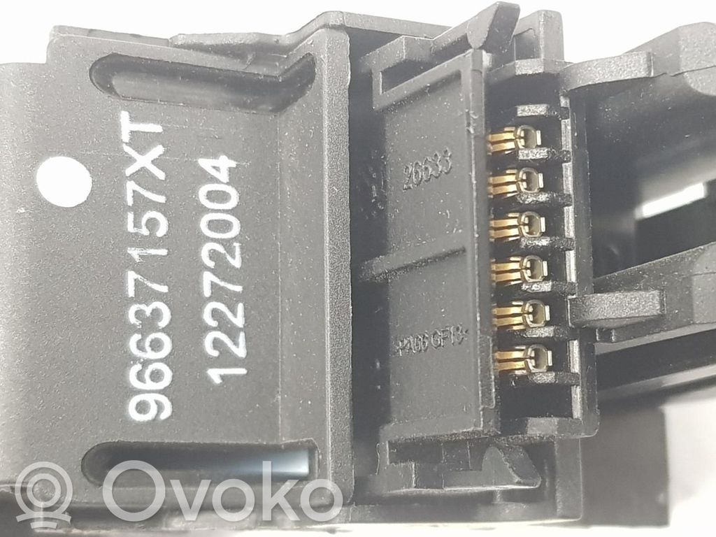 Peugeot 208 I Butoane/comutatoare pe volan 