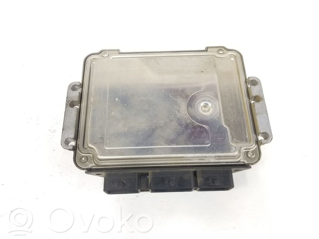 Unidad de control/módulo del motor   8200310863,0281011549