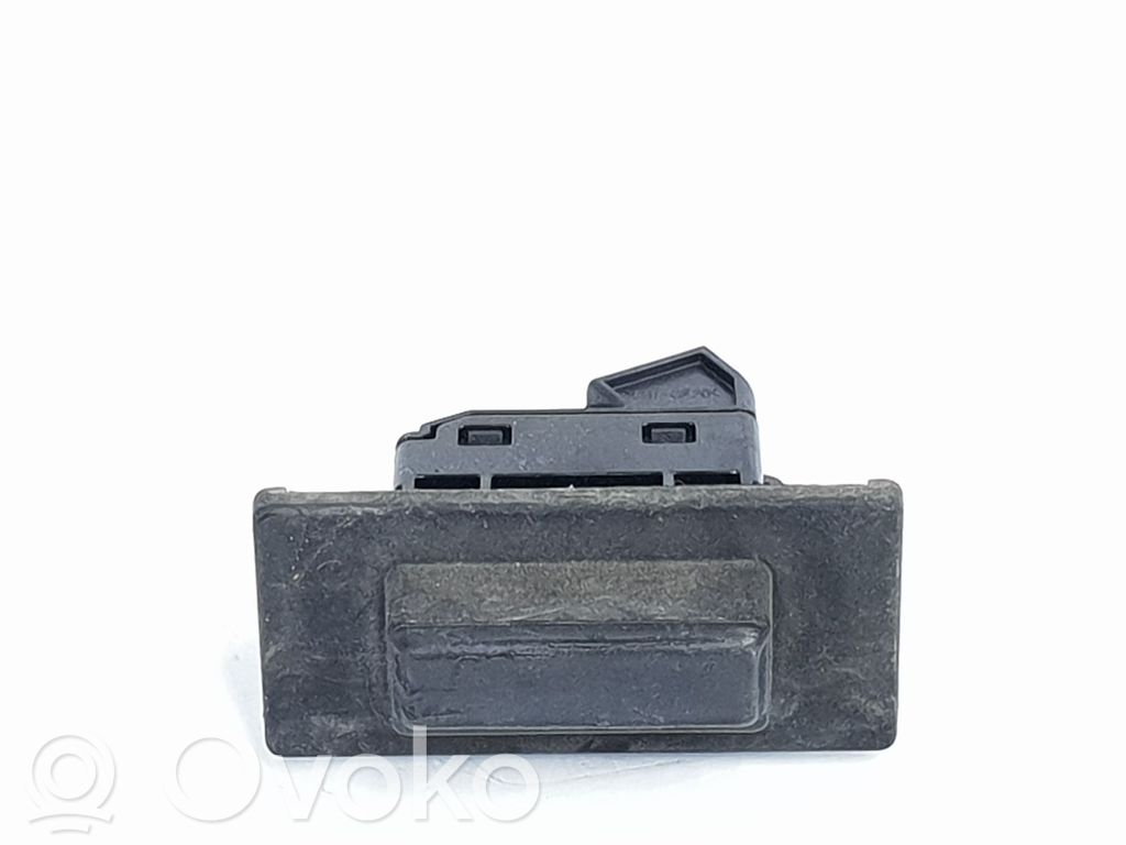 Manecilla de la puerta trasera maletero   GHK1568D0,GHK1568D0