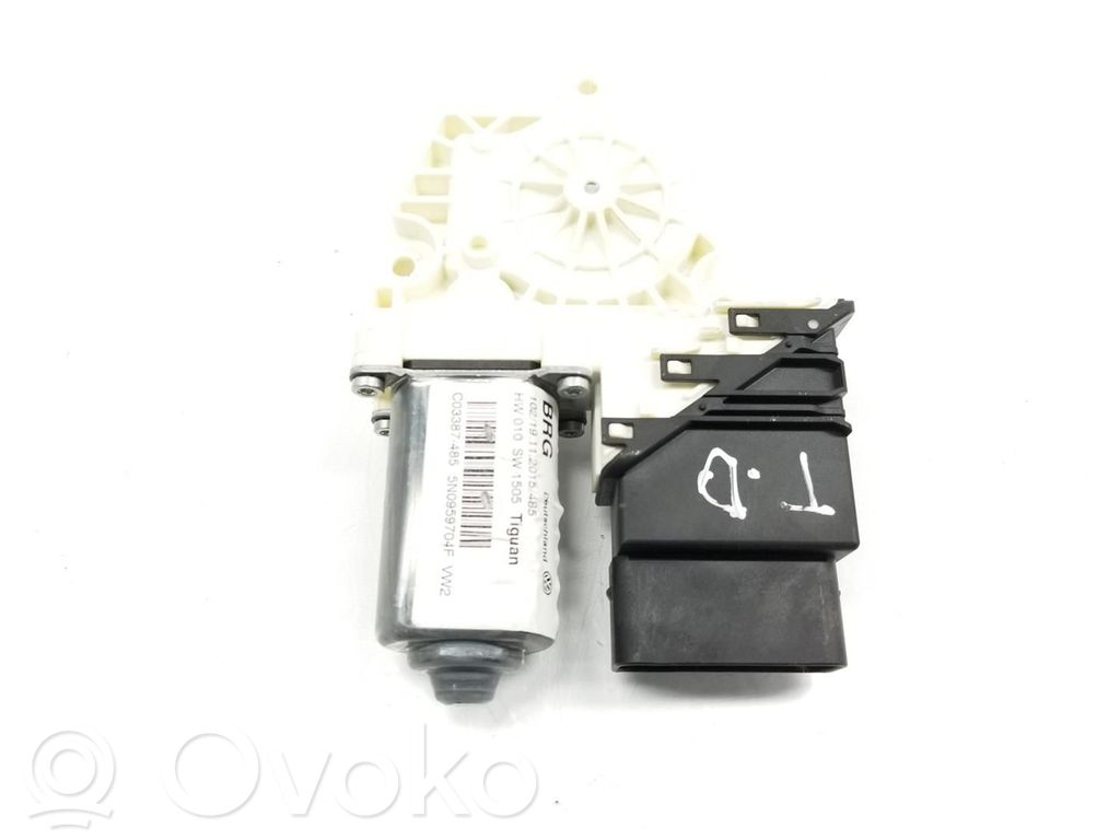 Volkswagen Tiguan Moteur de lève-vitre de porte arrière 