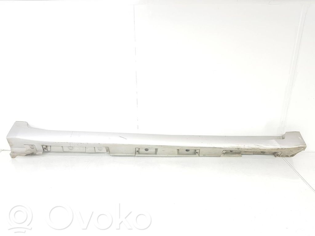 Toyota Avensis T270 Sottoporta