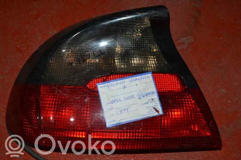 Opel Tigra A Aizmugurējais lukturis virsbūvē 