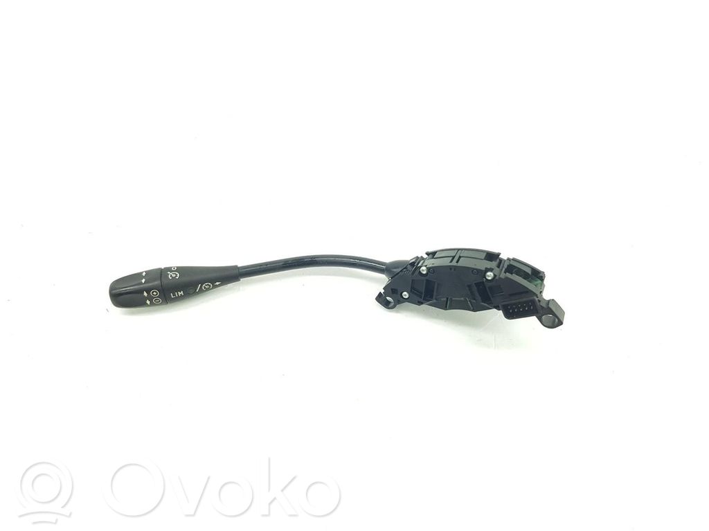 Mercedes-Benz C W203 Boutons / interrupteurs volant