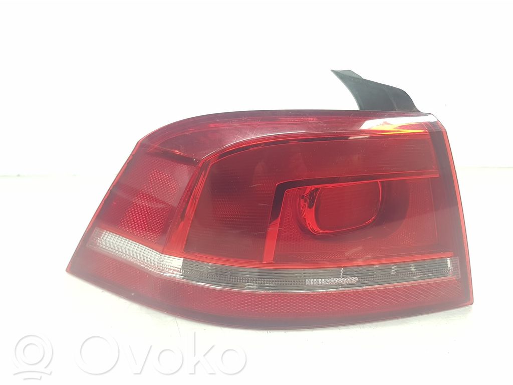 Volkswagen PASSAT B7 Lampa tylna 