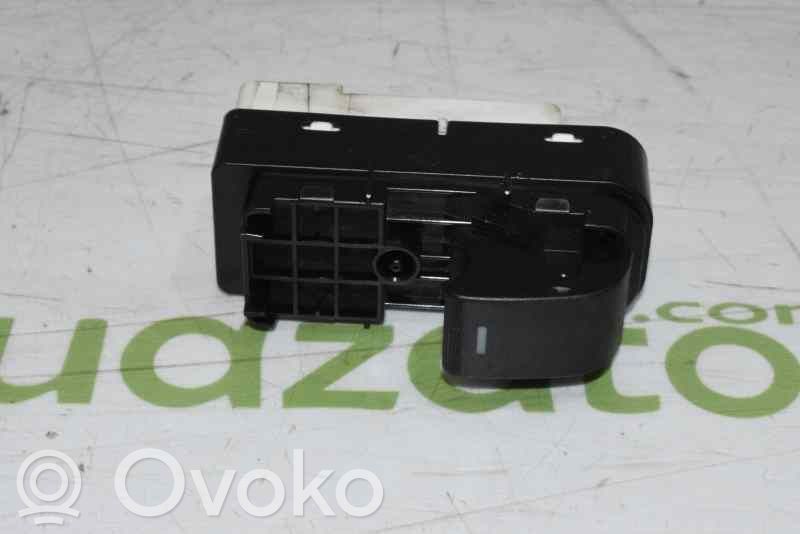Electric window control switch   BBP366370B