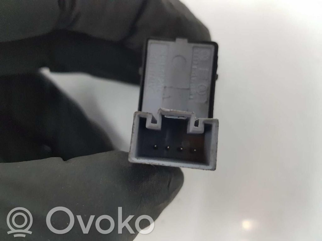 Volkswagen PASSAT B6 Interruttore di controllo dell’alzacristalli elettrico 