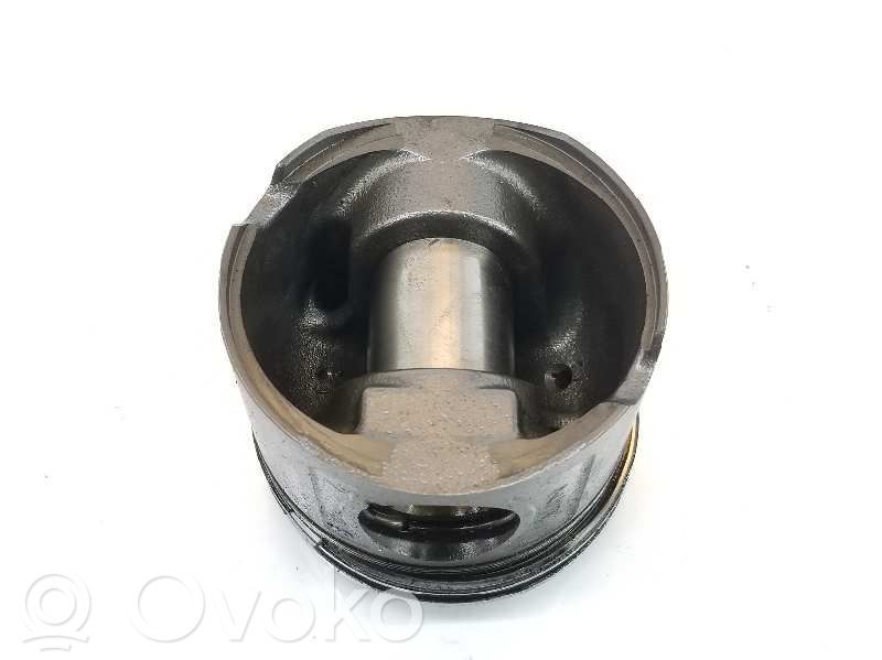 BMW 1 E81 E87 Piston 