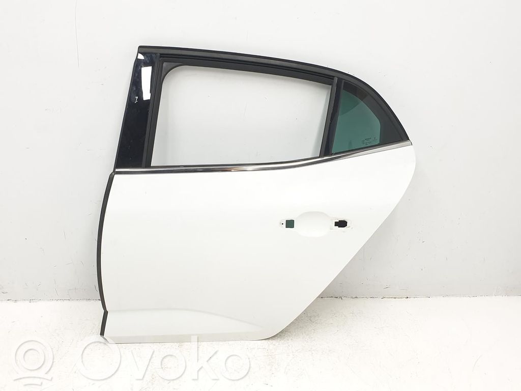 Puerta trasera   821011161R,COLORBLANCO,1141CB