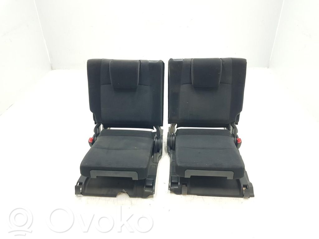 Toyota Land Cruiser (J150) Al treilea rând de scaune 
