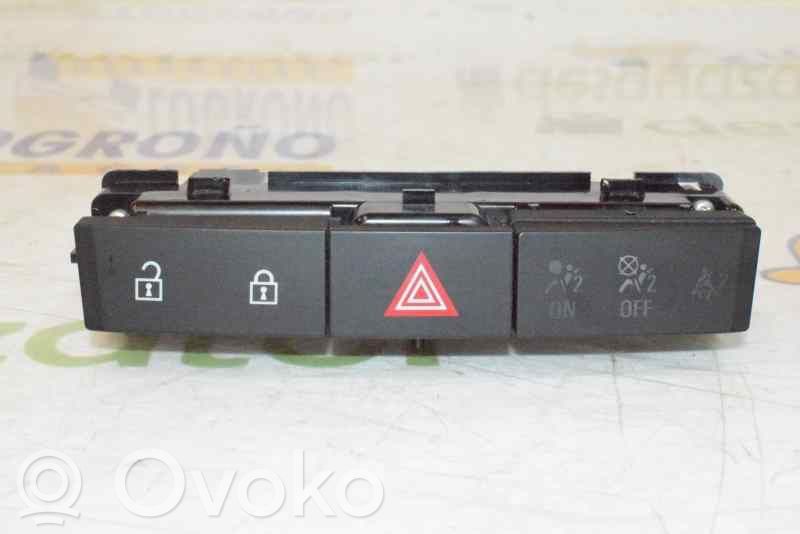 Opel Astra J Comutator lumini pericol