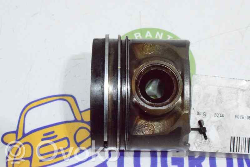BMW 5 E39 Piston 
