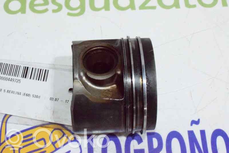 BMW 5 E39 Piston 