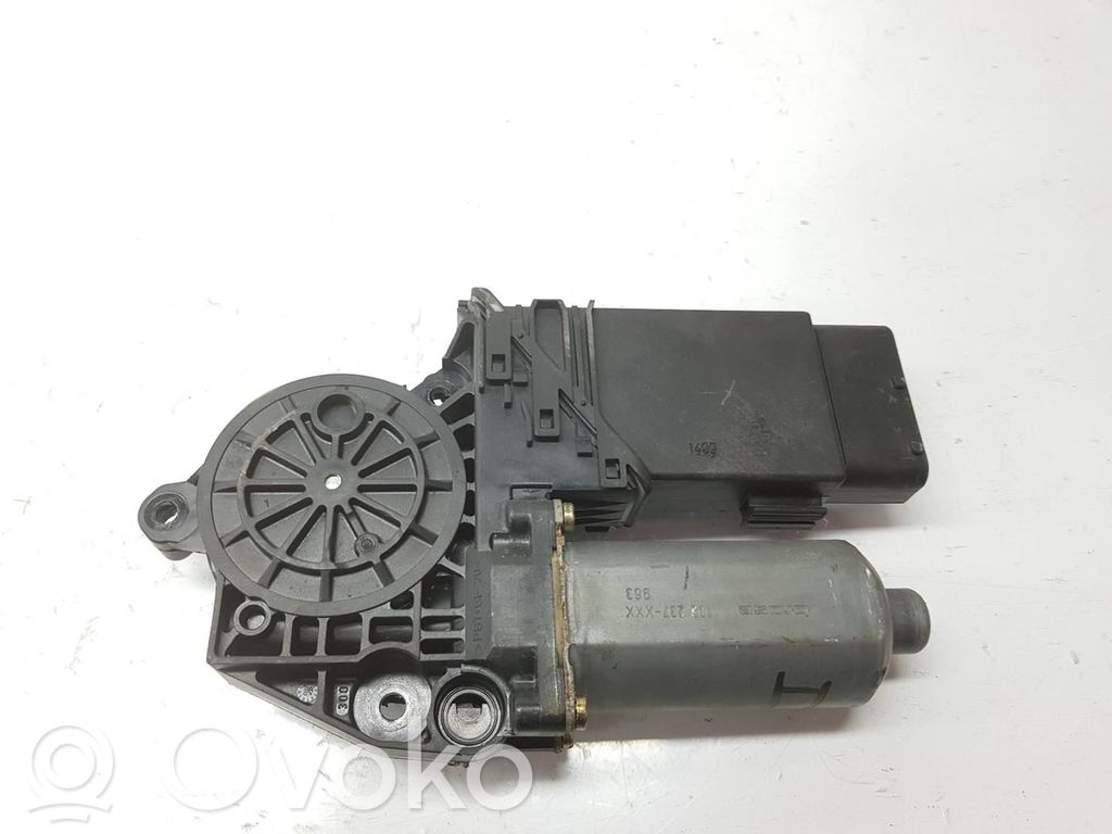 Volkswagen Golf IV Fensterhebermotor Tür vorne 