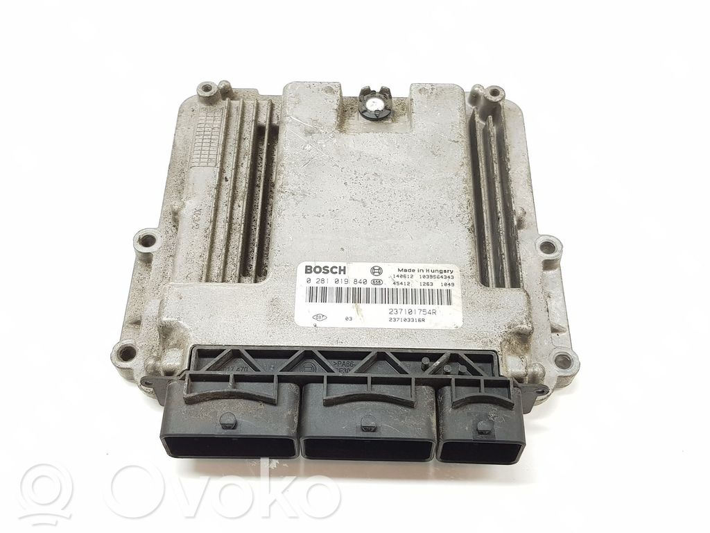 Opel Vivaro Engine control unit/module 