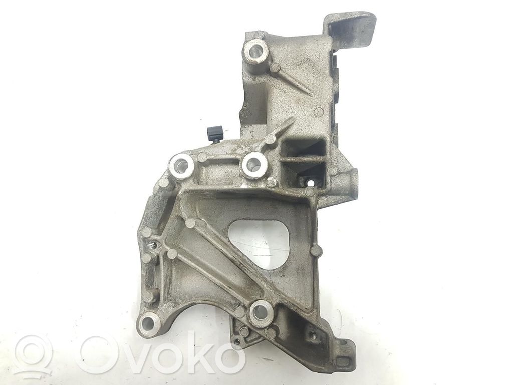 Fiat 500L Generator/alternator bracket 
