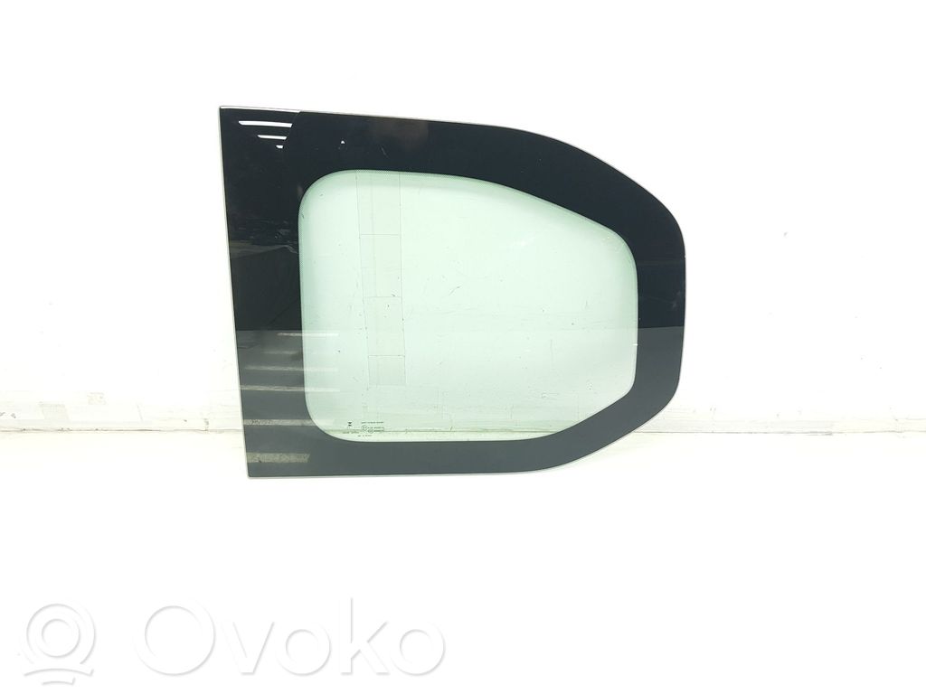 Opel Combo E Szyba drzwi tylnych 