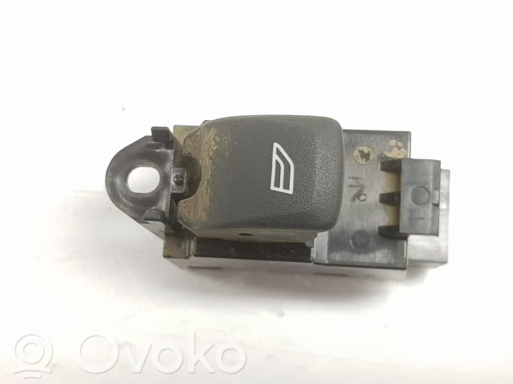 Nissan PickUp Przyciski szyb 