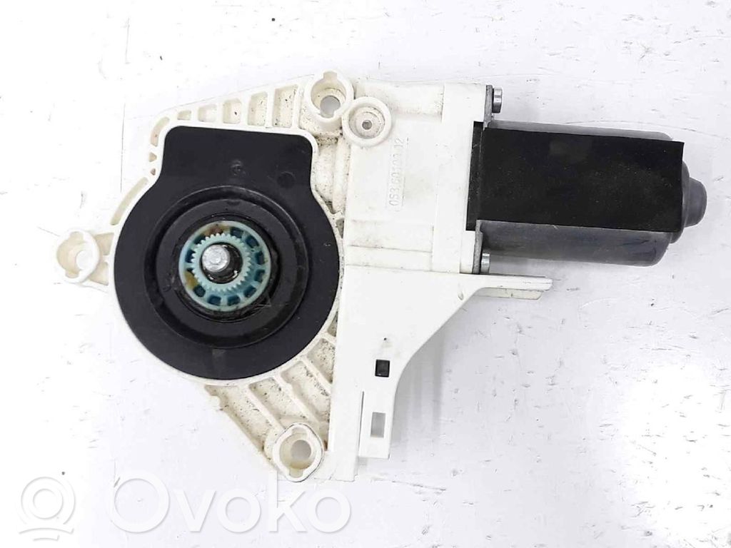 Audi A5 8T 8F Silnik regulatora szyby drzwi przednich 