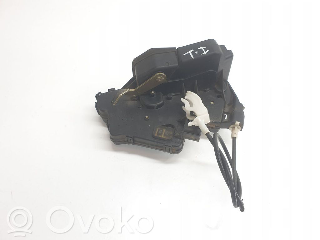 BMW 3 E46 Takaoven lukko 