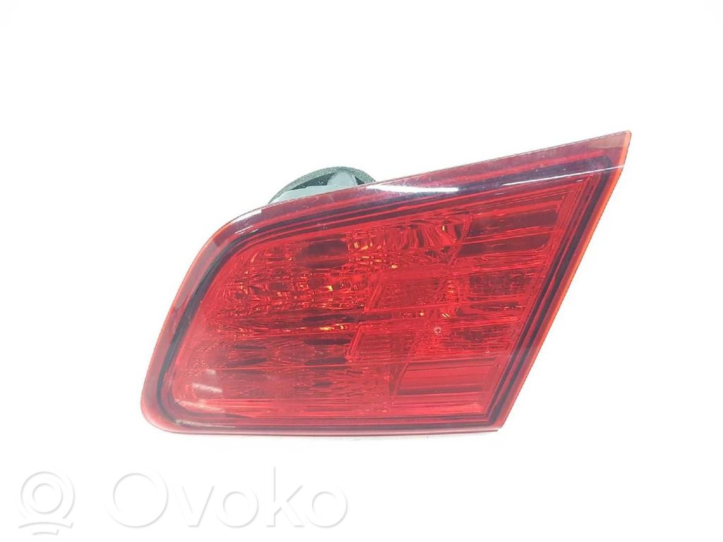 Subaru Legacy Takaluukun takavalot 