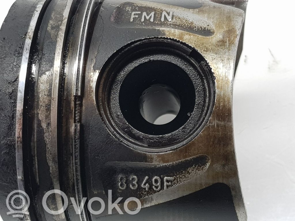 Mercedes-Benz ML W166 Mäntä 