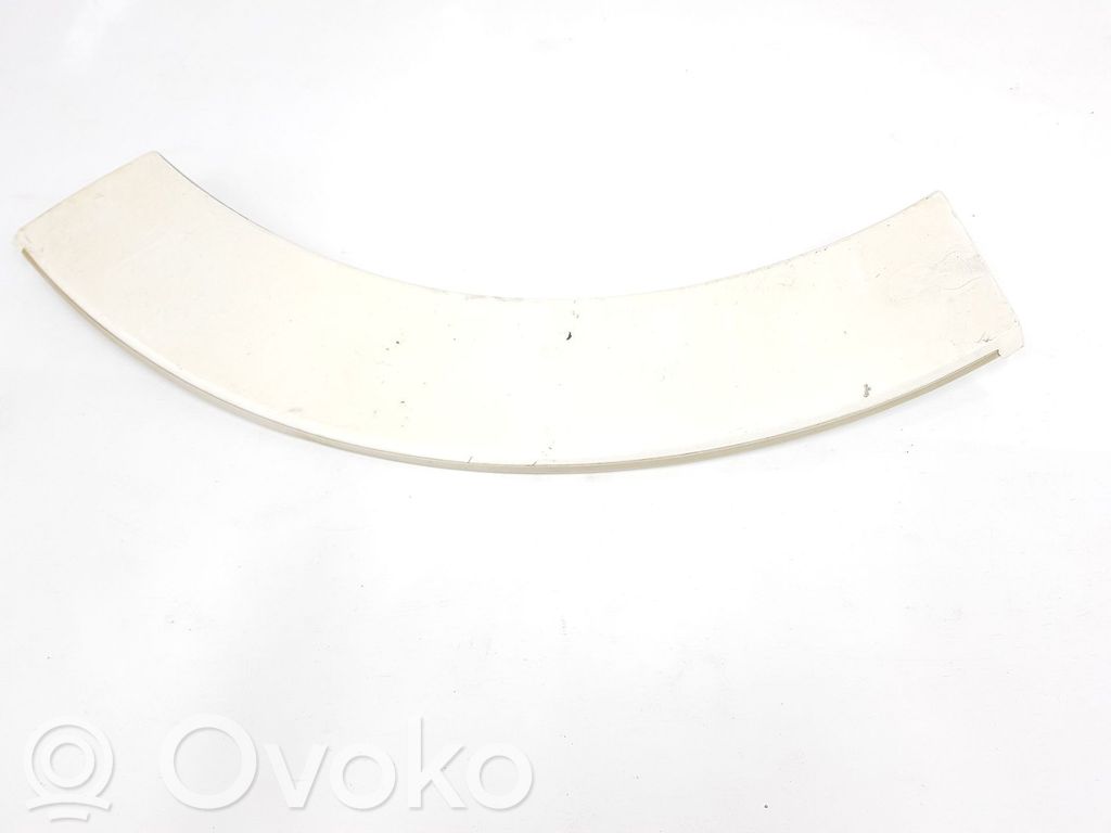 Mitsubishi Montero Listwa błotnika tylnego 