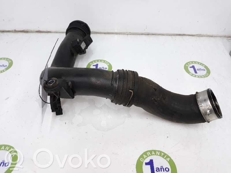Volkswagen PASSAT B6 Tube d'admission de tuyau de refroidisseur intermédiaire