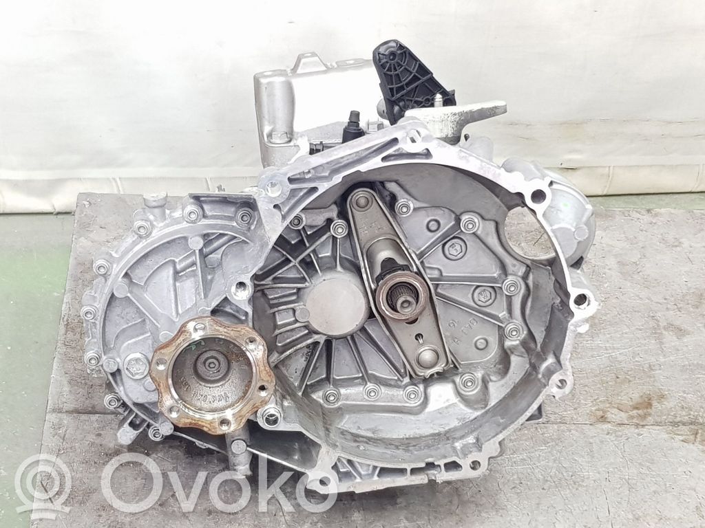 Volkswagen T-Roc Cutie viteze manuală cu 5 trepte 