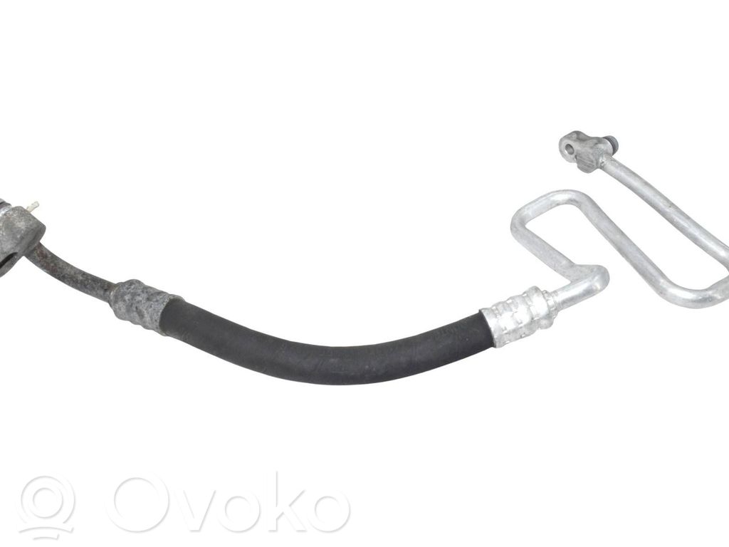BMW 5 E39 Ilmastointilaitteen putki (A/C) 