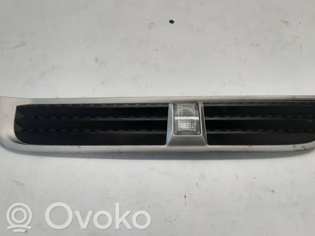 Opel Antara Lusteinlass Gitter Kotflügel 