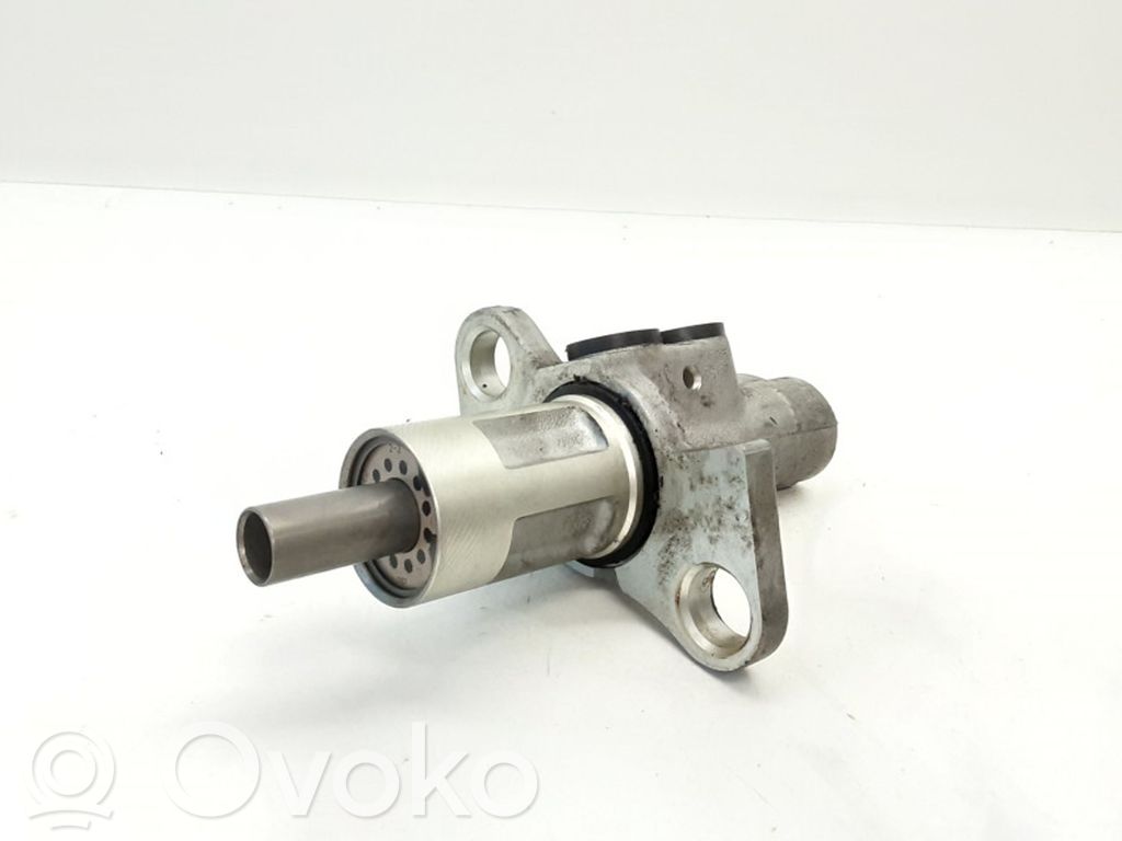 Skoda Superb B5 (3U) Master brake cylinder 